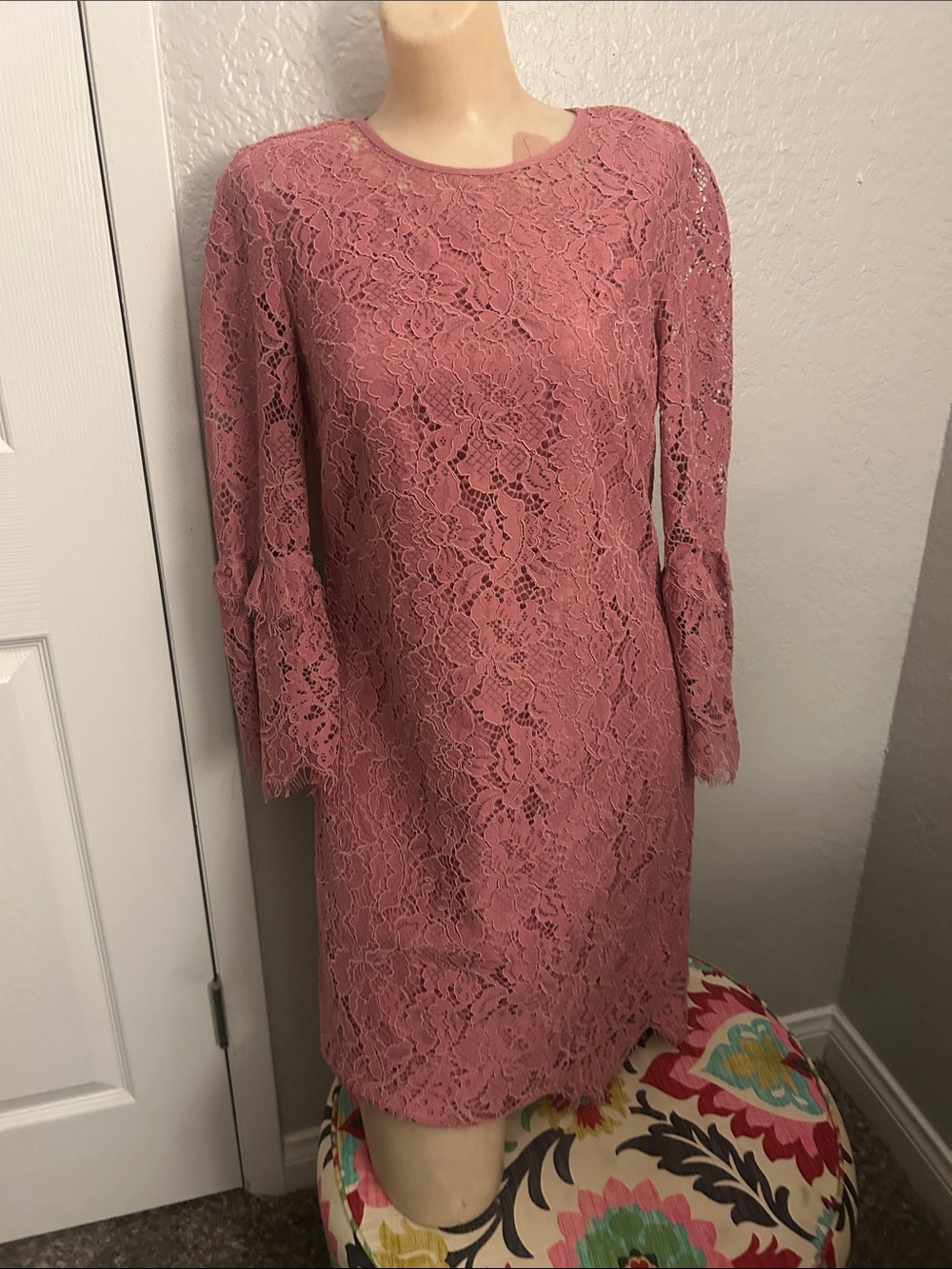 Banana Republic Lace Shift Dress - Dusty Rose
Size 2